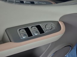 歐拉芭蕾貓內(nèi)飾圖片