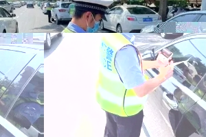 違?？鄱嗌俜至P款多少，具體看處于什么地方（市區(qū)違停只罰款200元不扣分）