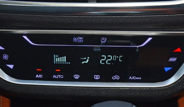 小車front是什么意思 前擋風(fēng)玻璃除霧開關(guān)（霧氣多的時(shí)候打開）