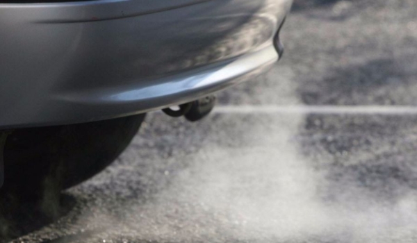 汽車尾氣超標(biāo)怎么解決 更換火花塞、三元催化器、清理進(jìn)排氣系統(tǒng)