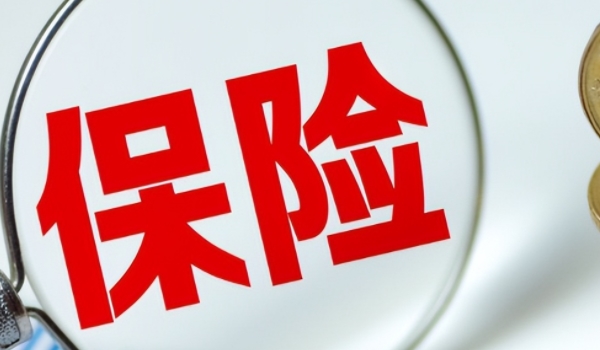 自己開車把車刮了怎么走保險(xiǎn) 可以撥打保險(xiǎn)公司電話（現(xiàn)場拍照留證）