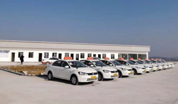 駕校學(xué)車(chē)多少錢(qián) 價(jià)格3000-10000元之間（駕駛類(lèi)型不同費(fèi)用不同）