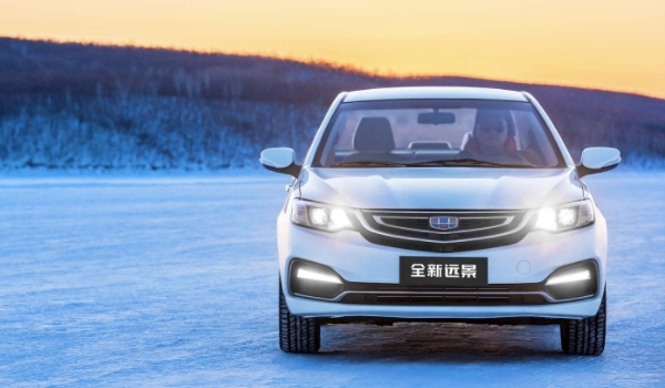 吉利遠(yuǎn)景怎么樣 油耗低、動(dòng)力好、后備箱空間大（1.5L自然吸氣發(fā)動(dòng)機(jī)）