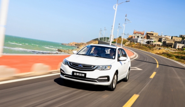 吉利遠(yuǎn)景怎么樣 配置豐富、油耗低、好操控（百公里6L）