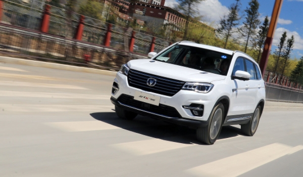 長(zhǎng)安cs75怎么樣 科技感十足、外觀時(shí)尚大氣（油耗經(jīng)濟(jì)實(shí)惠）