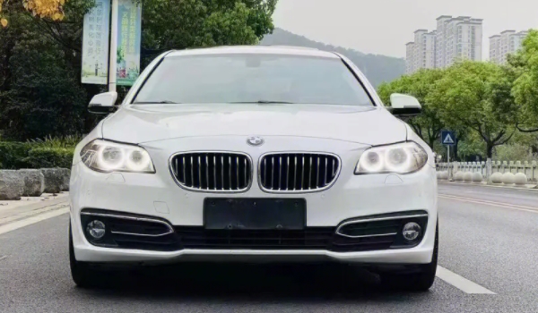 寶馬525和530的區(qū)別 在動(dòng)力、配置、價(jià)格上面有所區(qū)別