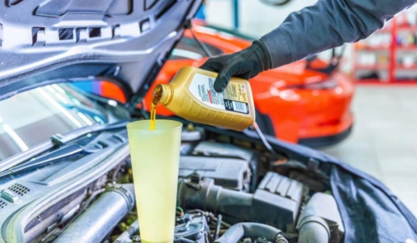 換機(jī)油多少錢 500元到2000元之間（看汽車品牌）