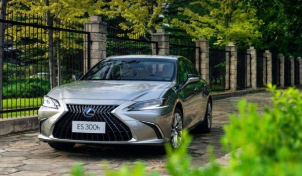 雷克薩斯es怎么樣 空間、舒適度、操控性優(yōu)秀（油耗較低）