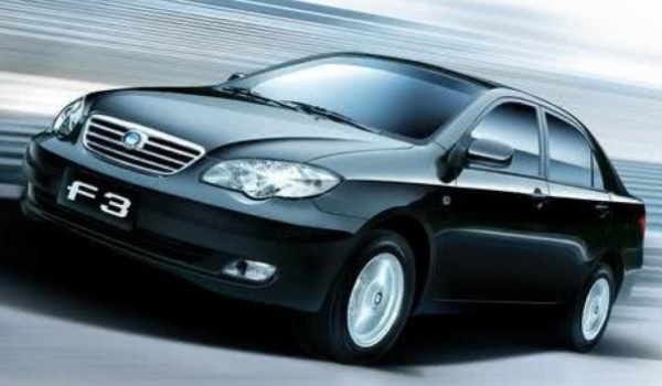 比亞迪f3怎么樣 車輛油耗很不錯、車身內部空間寬敞（百公里油耗5.9升）