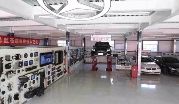 汽修學(xué)校學(xué)費多少 8000元到15000元（學(xué)校資質(zhì)不同價格不同）