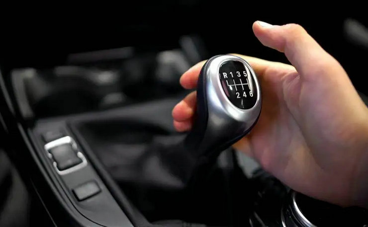 開(kāi)手動(dòng)擋的車怎么起步才不熄火