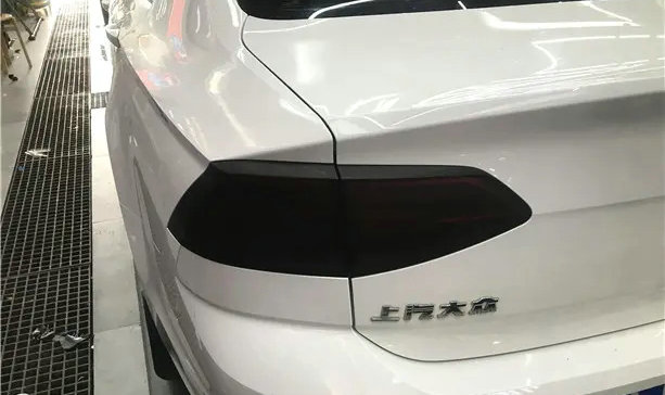 尾燈貼熏黑膜違法嗎