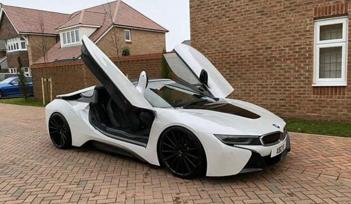 寶馬i8敞篷版多少錢一輛