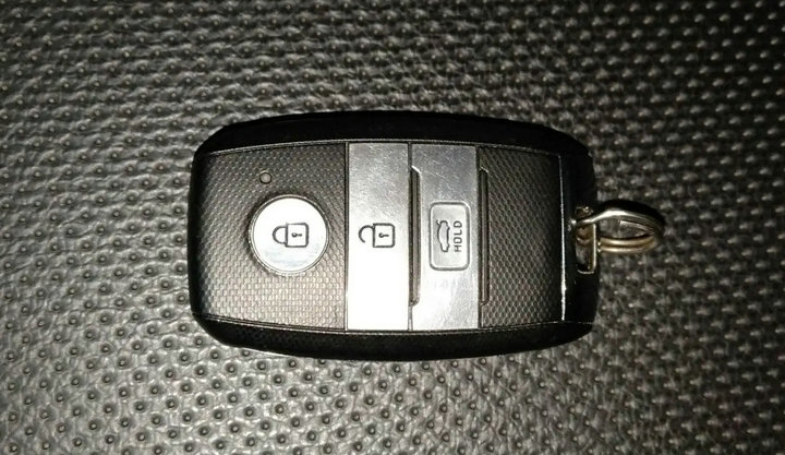 起亞k5鑰匙怎么換電池