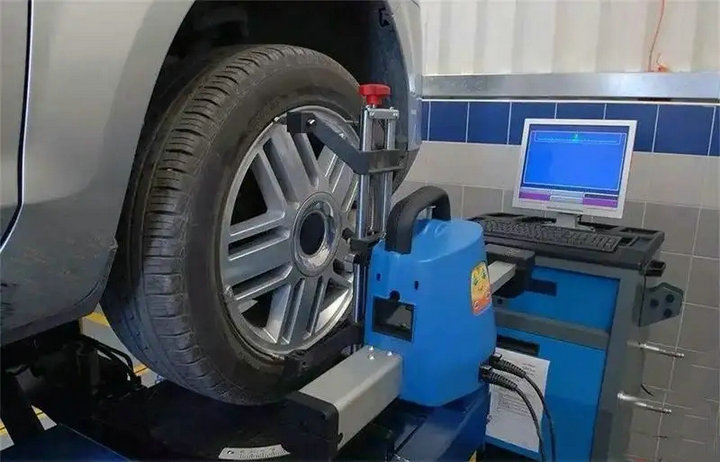 4s店做個四輪定位多少錢