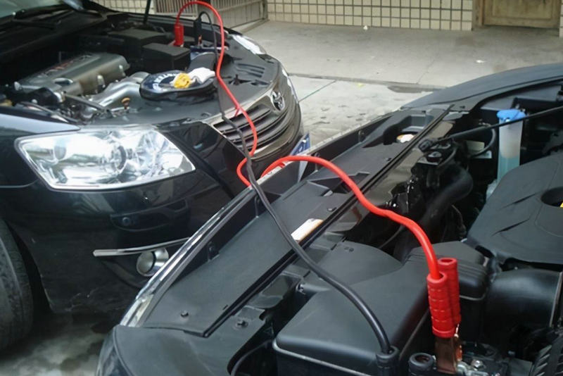 汽車電瓶搭電后第二天又沒電怎么辦