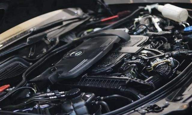 汽車發(fā)動(dòng)機(jī)可以用水槍沖洗嗎