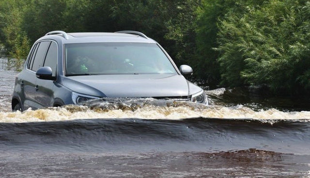 汽車涉水沒(méi)熄火有事嗎