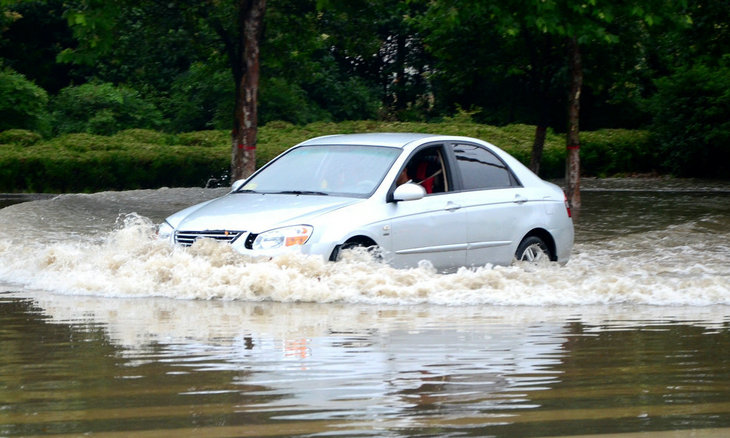 汽車涉水熄火怎么處理