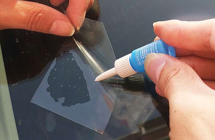 車玻璃裂縫怎樣修復(fù)最好