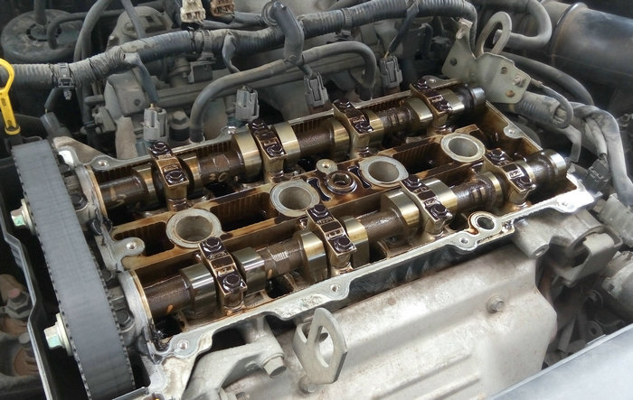 發(fā)動機里面有油泥是什么原因