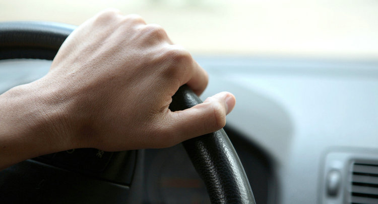 下雨天汽車(chē)空調(diào)怎么開(kāi)不起霧