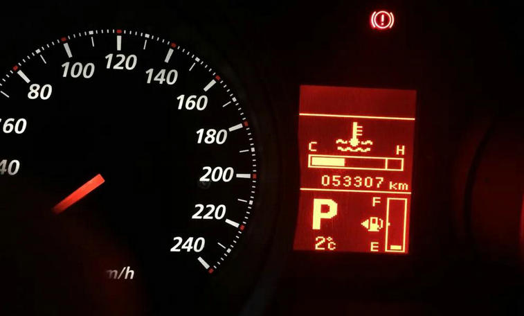 汽車發(fā)動(dòng)機(jī)溫度過高怎么辦