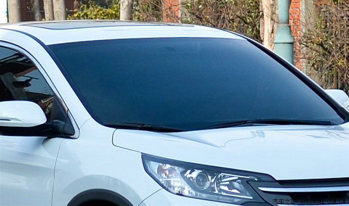 汽車前擋風玻璃貼膜怎么貼