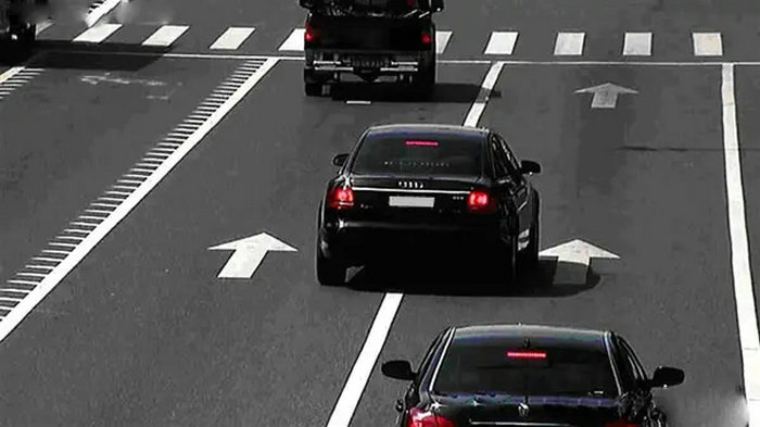 機(jī)動(dòng)車(chē)壓白線(xiàn)扣幾分罰多少錢(qián)