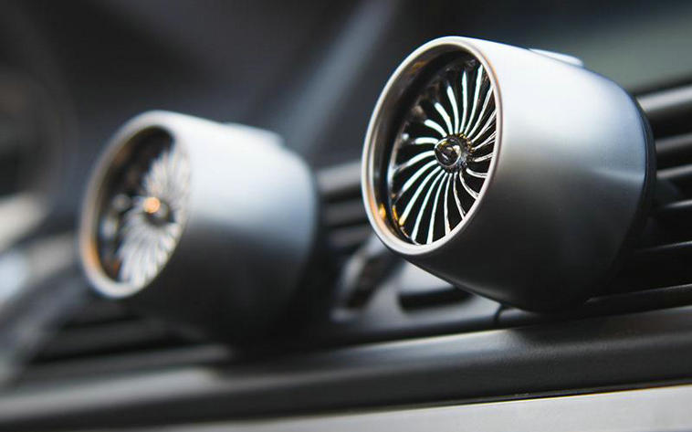 汽車(chē)前排出冷風(fēng)后排出熱風(fēng)怎么回事