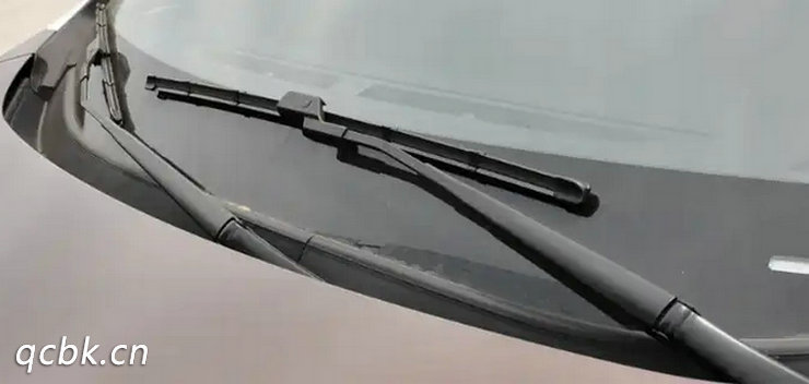 新買的雨刮器刮玻璃很響怎么辦
