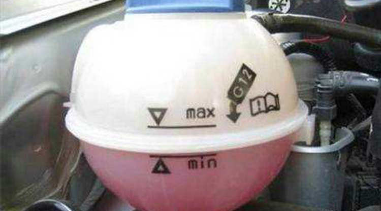 發(fā)動機(jī)冷卻液在哪個位置