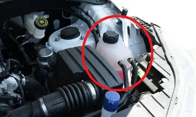 發(fā)動機(jī)冷卻液在哪里加