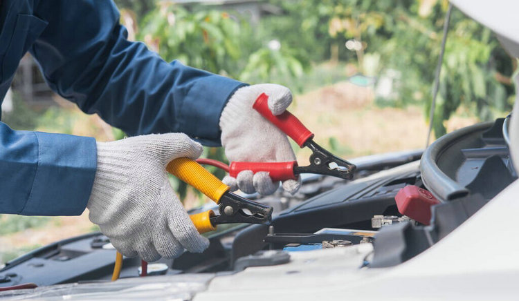 汽車電瓶虧電會(huì)有什么癥狀