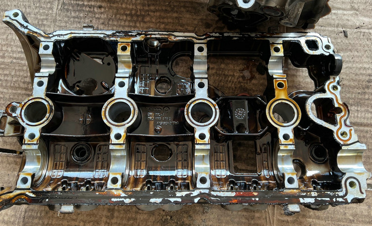 發(fā)動(dòng)機(jī)有油泥怎么清理