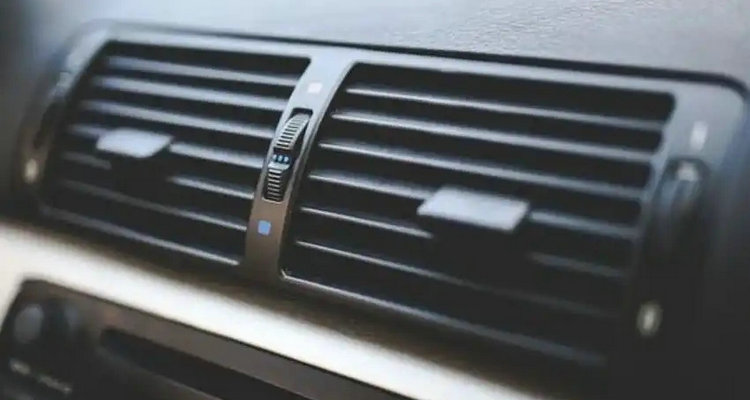 冬季開(kāi)車用內(nèi)循環(huán)還是外循環(huán)好