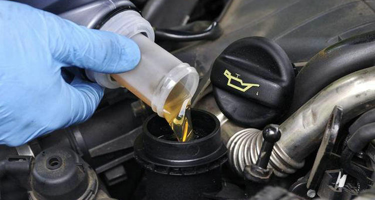 汽車(chē)機(jī)油少了會(huì)出現(xiàn)什么情況