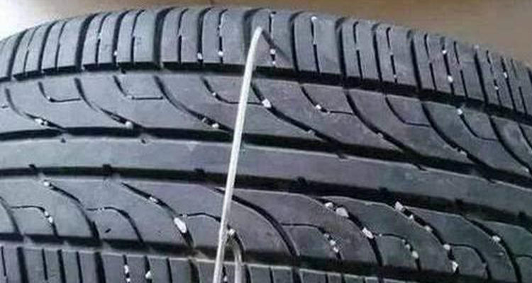 輪胎被石頭戳了個(gè)洞但沒(méi)破有事嗎