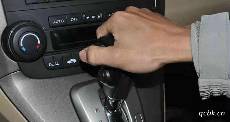 自動擋掛R向前溜車危害大嗎