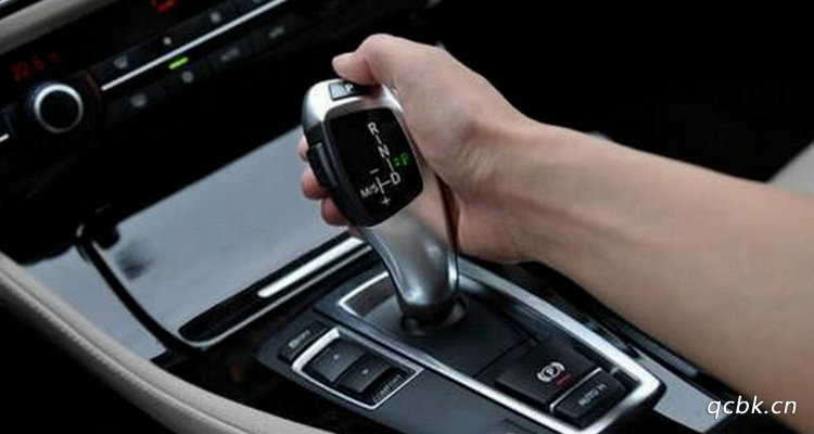 自動(dòng)擋汽車起步的正確操作方法