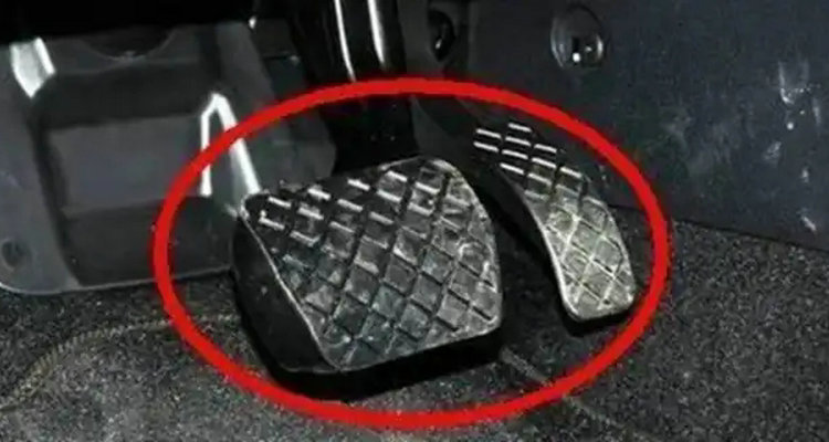 油門(mén)和離合器怎么配合