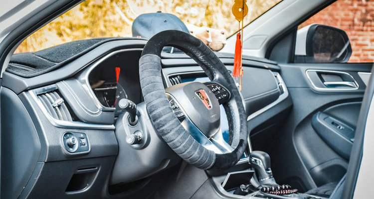 方向盤左右有間隙怎么回事