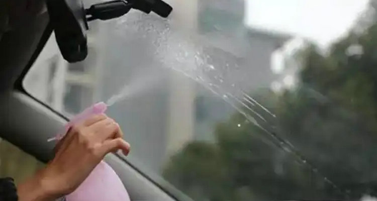 下雨天前擋風(fēng)起霧怎么辦