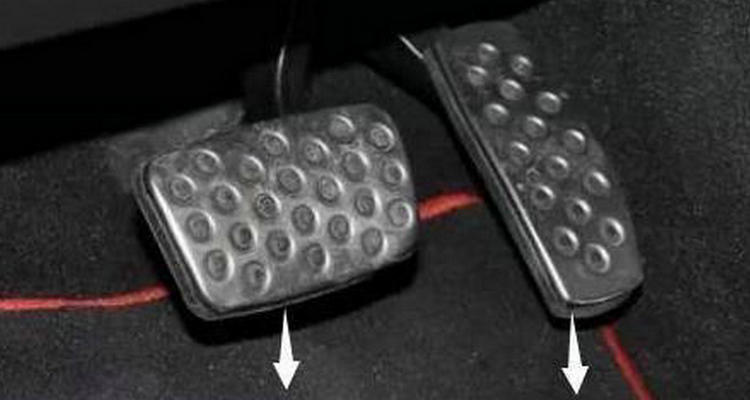 自動(dòng)擋踩剎車時(shí)有咯噔響聲正常嗎