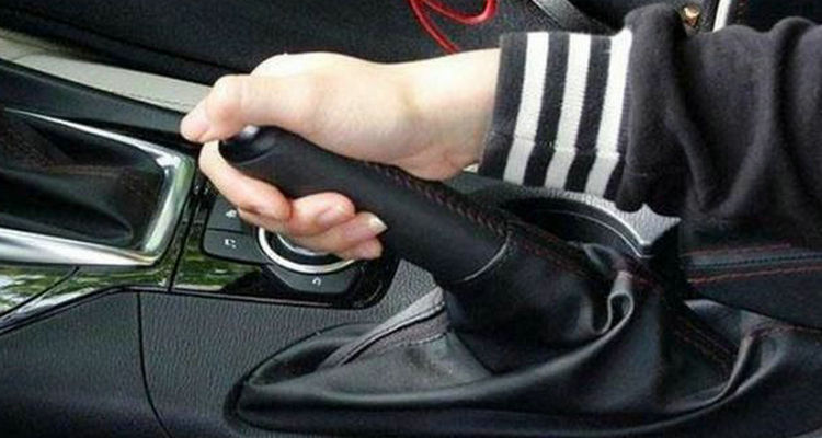 沒(méi)松手剎開車對(duì)車有什么影響