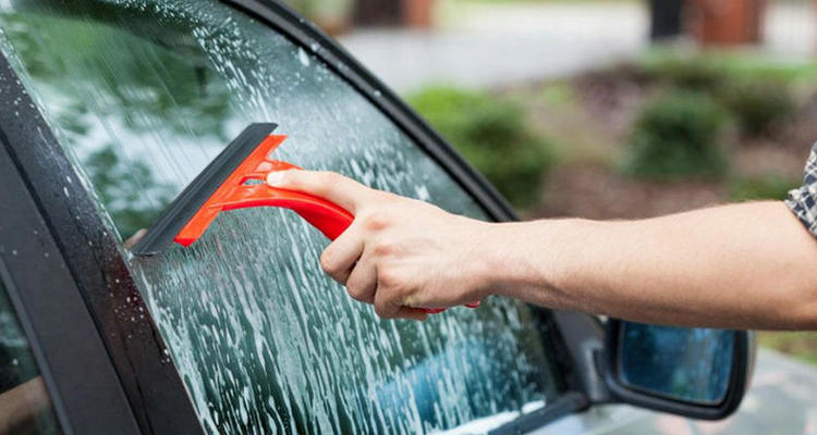 小車玻璃有油膜怎么辦