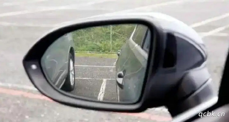 調(diào)左右后視鏡的最佳位置