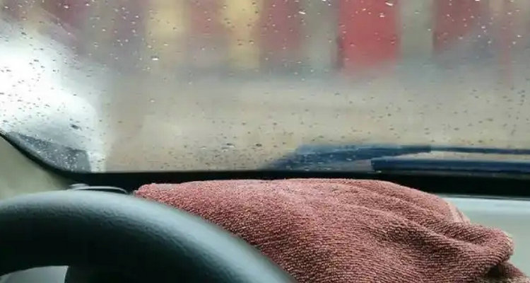 雨天開車怎么除霧