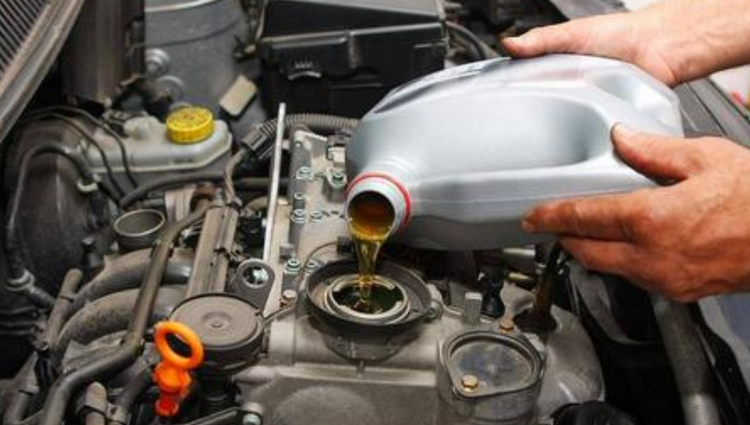 機油加多了半升對發(fā)動機有什么影響