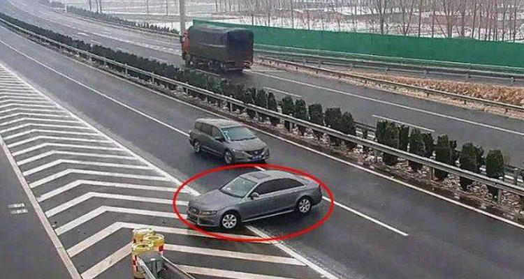 高速路口進(jìn)錯(cuò)方向可以倒車嗎